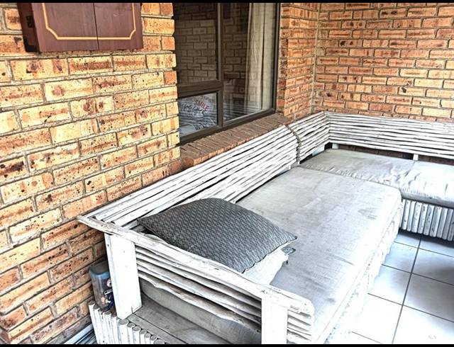 2 BEDROOM APARTMENT FOR SALE IN CRUYWAGEN PARK